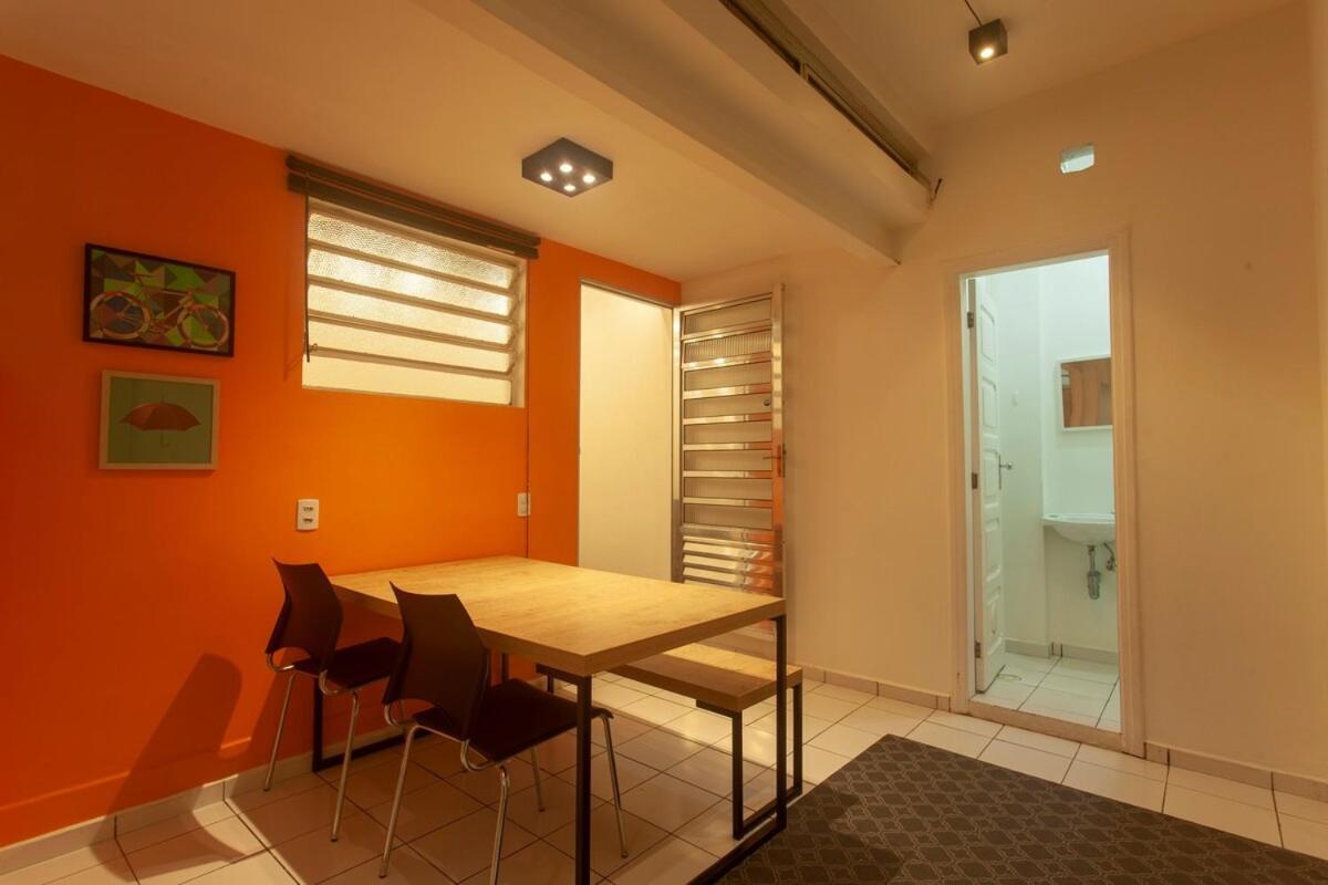 Apartamento 2 Dorm Em Um Predio Charmoso Da Decada De 1950