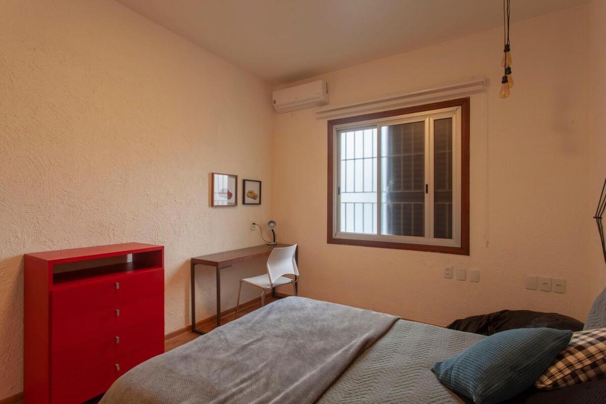 Apartamento 2 Dorm Em Um Predio Charmoso Da Decada De 1950